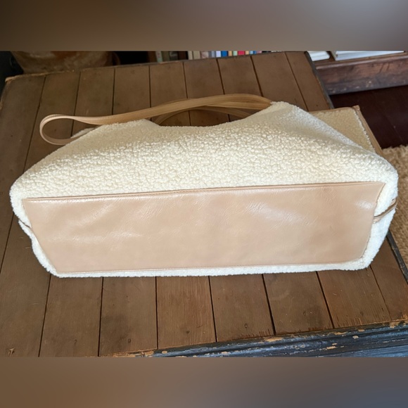 Large Faux Sherpa Fleece TOTE BAG, natural white. Interior pockets&double straps - Picture 7 of 10